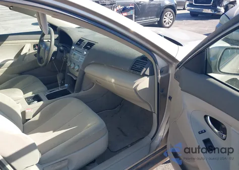 2007 Toyota Camry Le z USA, uszkodzony, nr VIN 4T1BE46K57U096801